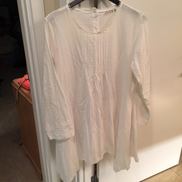 white long sleeve linen dress
